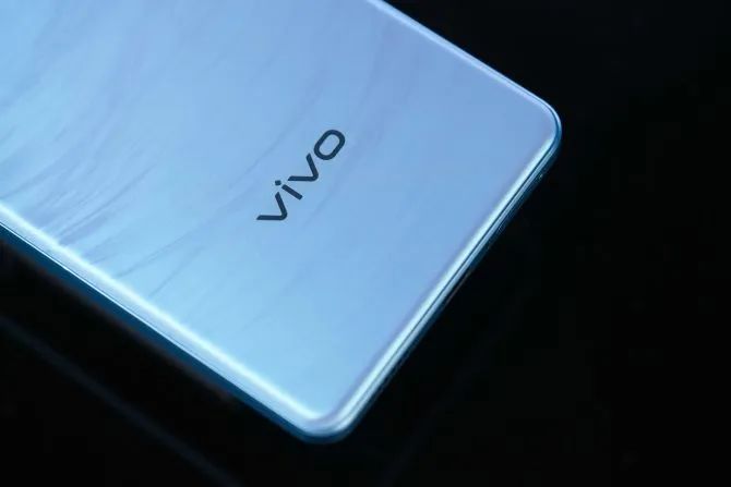 vivo Y200 GT 上手，塞 6000mAh 大电池的机子这么薄