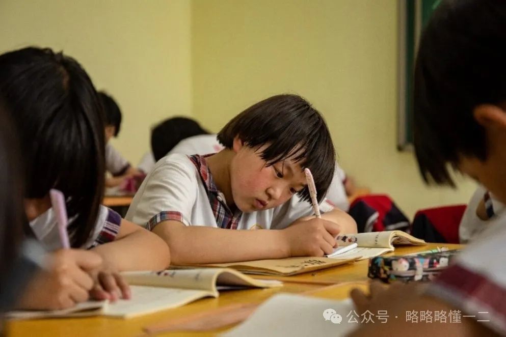 小学生数学题被扣“4分”，引网友热议，医学生看后霸气给孩子要分！