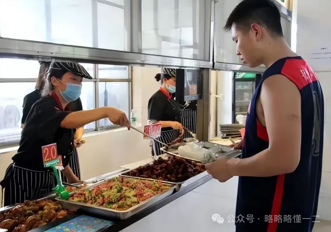 大学生晒3年点猪脚饭的聊天记录，不加辣到加辣，一人份到两人，看完想哭！