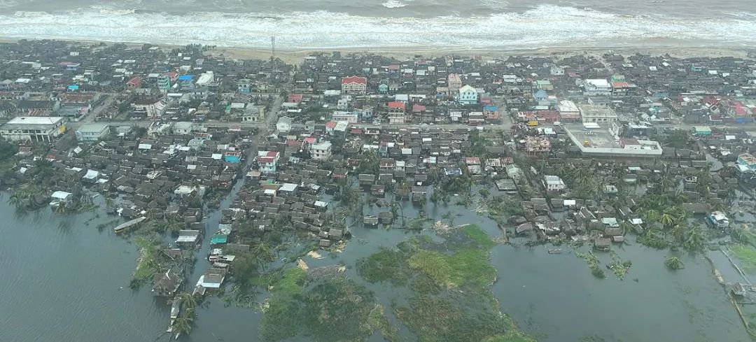 在马达加斯加东海岸，旁边就是海，还要建运河？