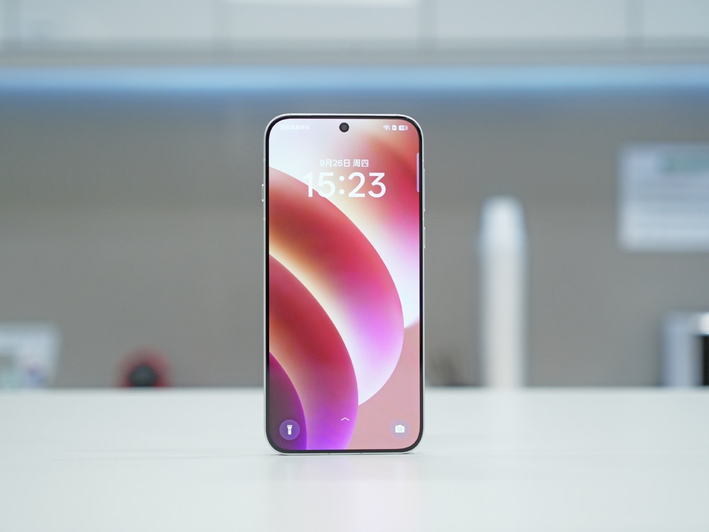 OPPO Find X8真机曝光，AI去反光功能预热