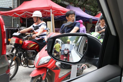 电动自行车新规：出行变革与挑战